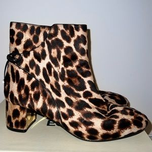 ADORABLE cheetah print calfskin Tory Burch booties